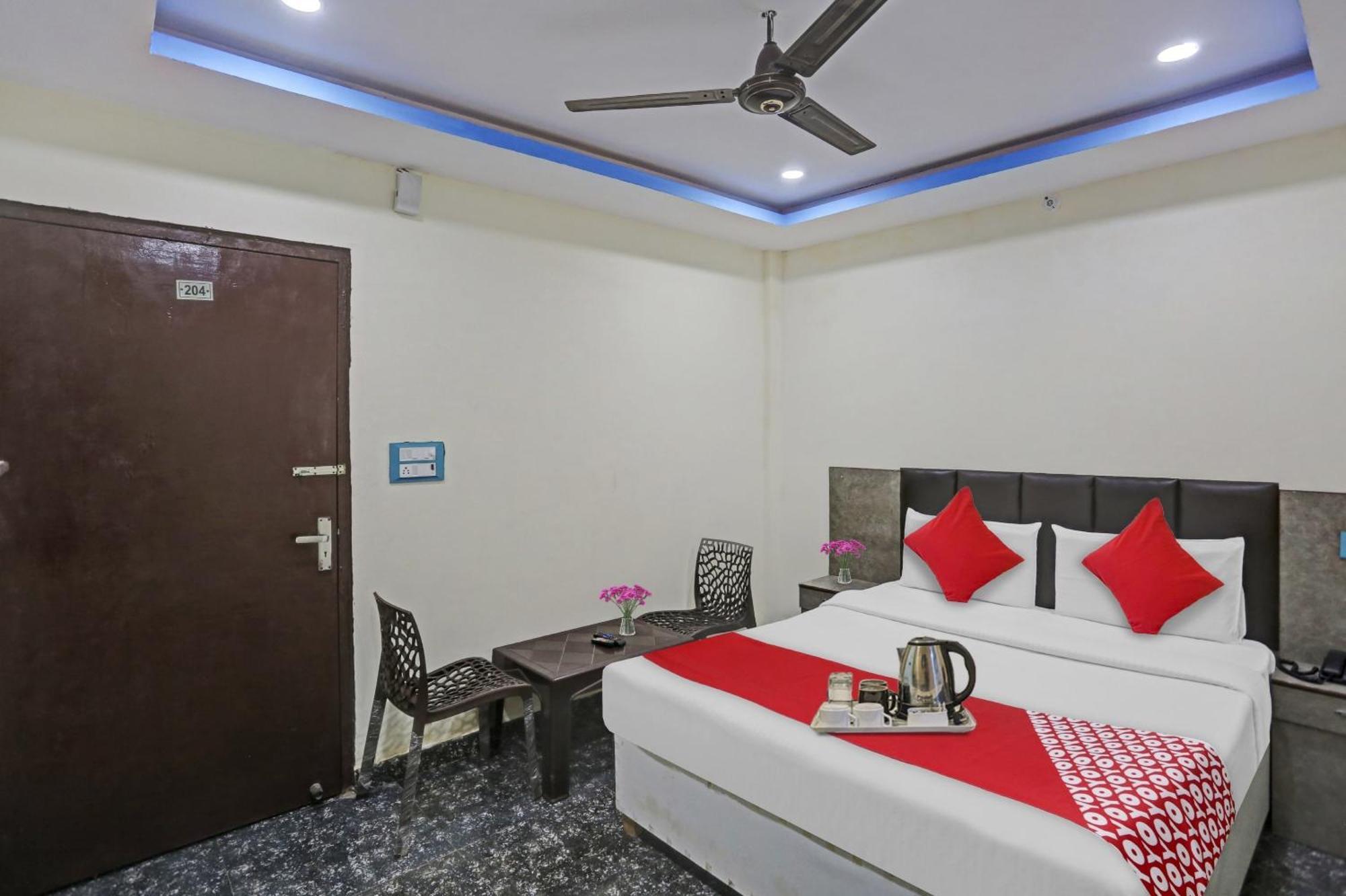ניו דלהי Hotel O Royal Palace Guest House Near Vishwa Vidyalaya Metro Station מראה חיצוני תמונה