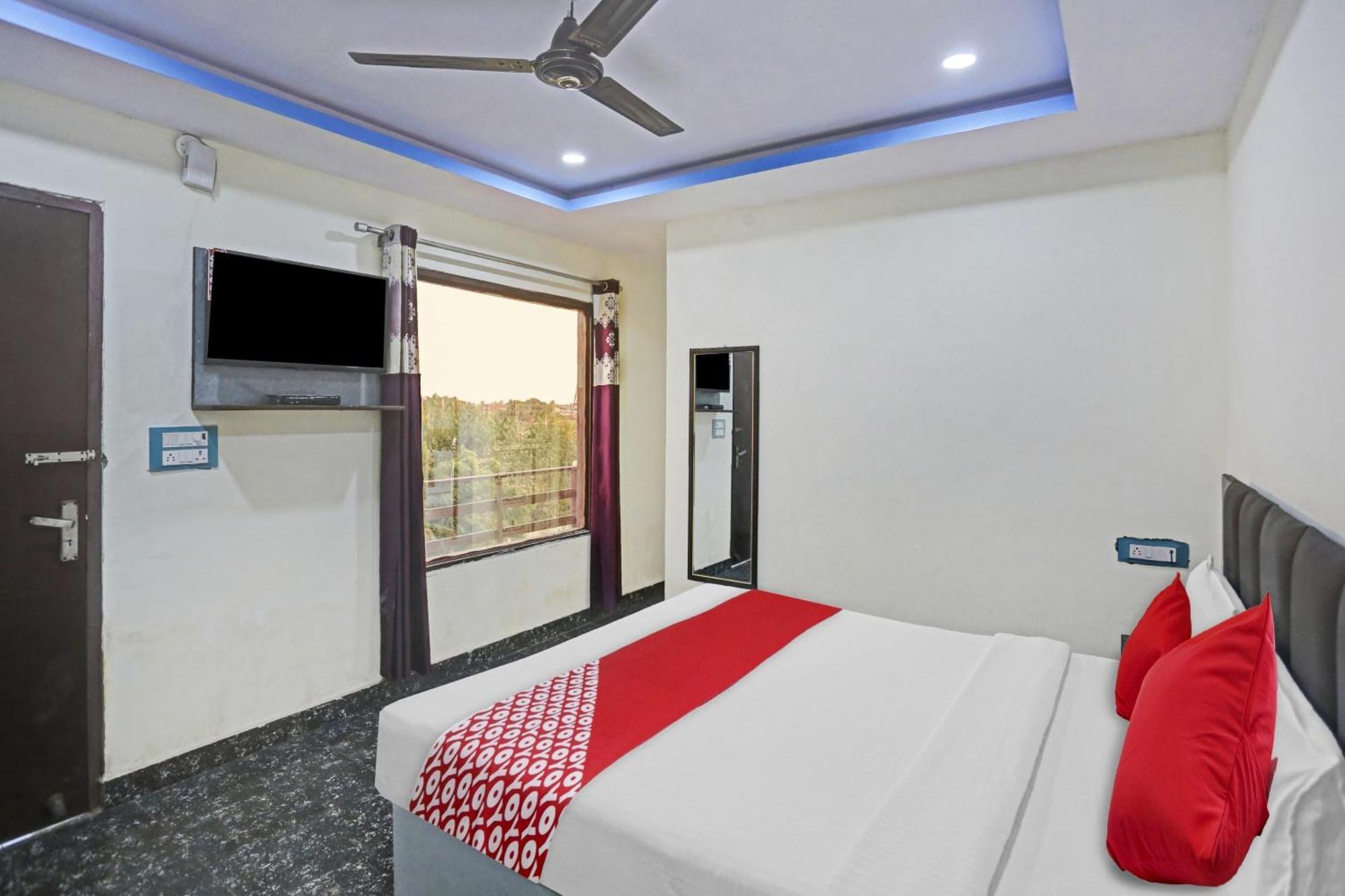 ניו דלהי Hotel O Royal Palace Guest House Near Vishwa Vidyalaya Metro Station מראה חיצוני תמונה