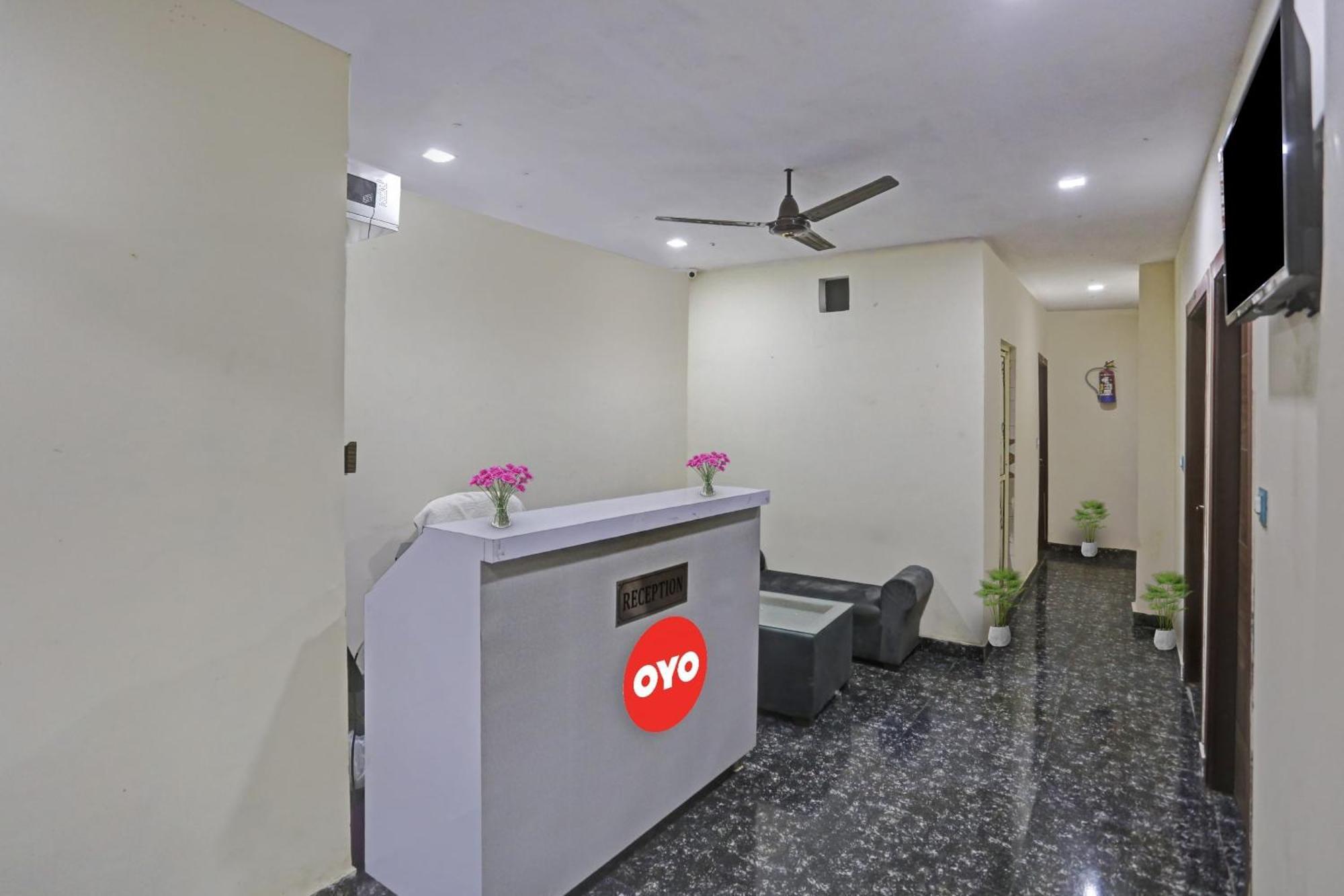 ניו דלהי Hotel O Royal Palace Guest House Near Vishwa Vidyalaya Metro Station מראה חיצוני תמונה