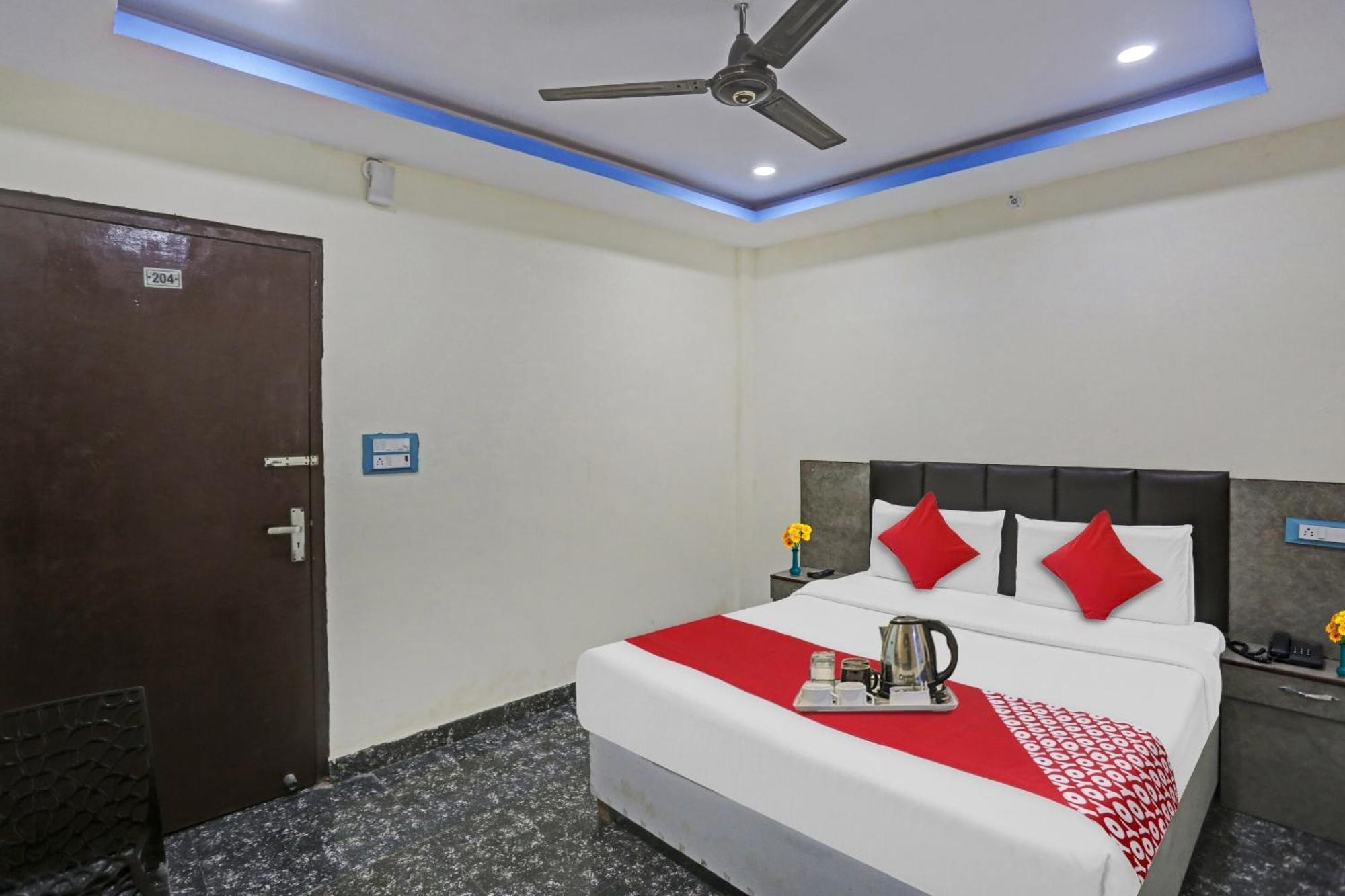 ניו דלהי Hotel O Royal Palace Guest House Near Vishwa Vidyalaya Metro Station מראה חיצוני תמונה